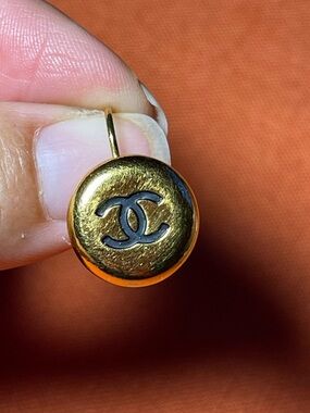 CHANEL single Gold-Tone Button Earring with Black CC Motif